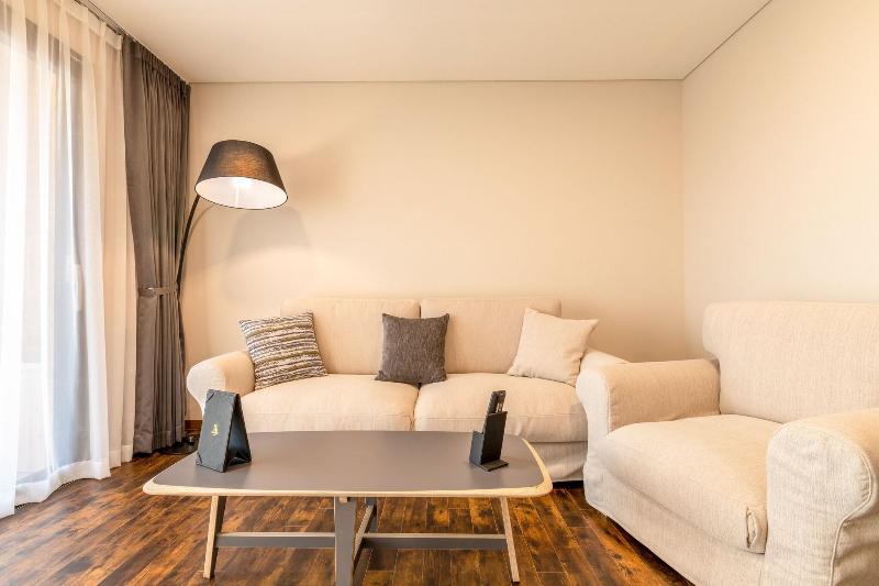 Urbanest Hotel image