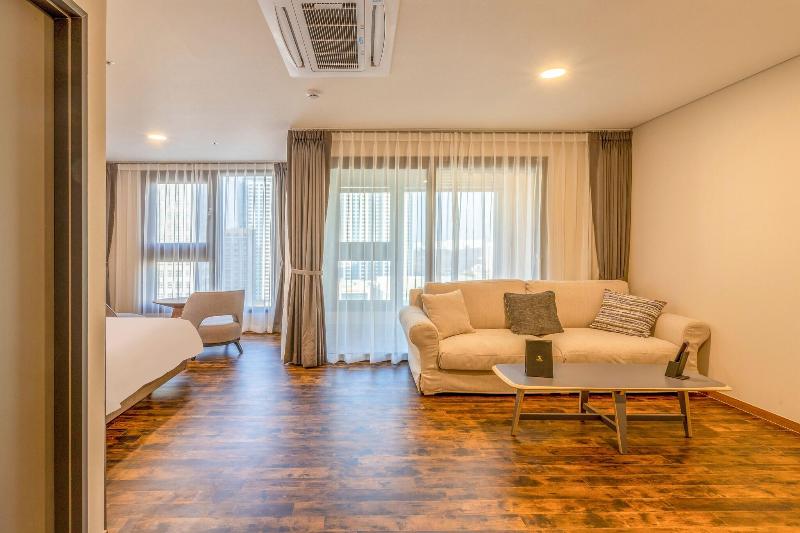 Urbanest Hotel image