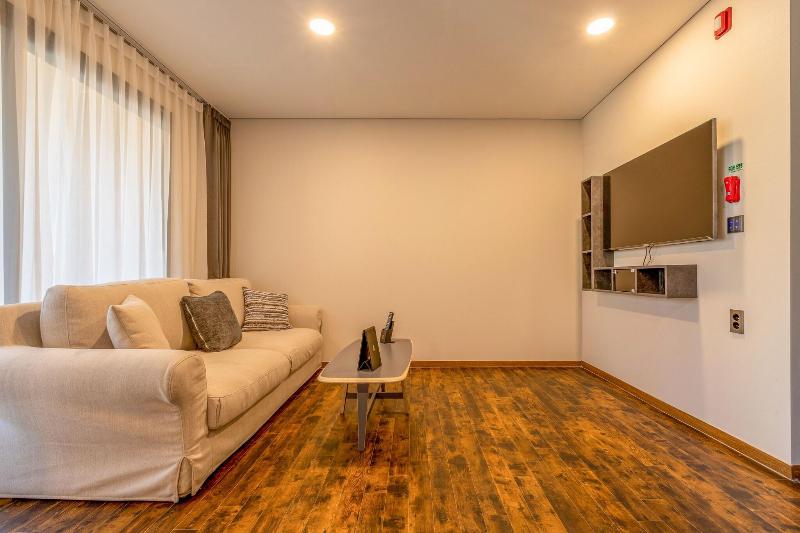 Urbanest Hotel image