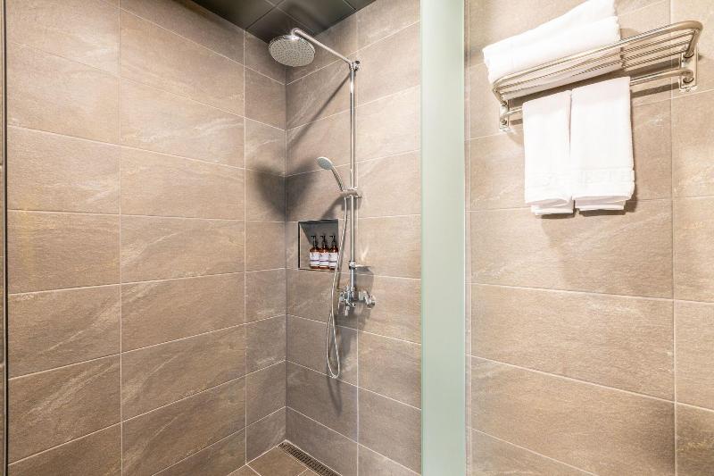 Urbanest Hotel image