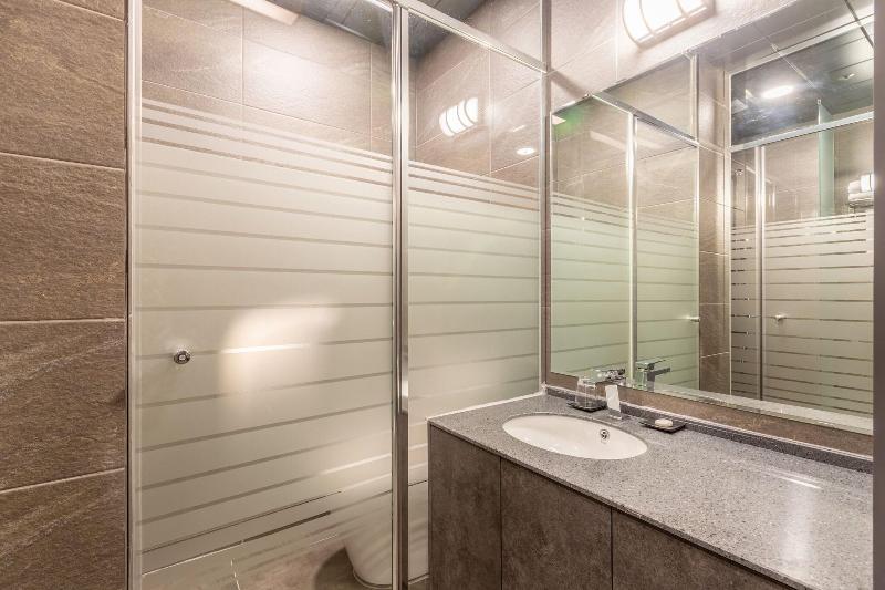 Urbanest Hotel image