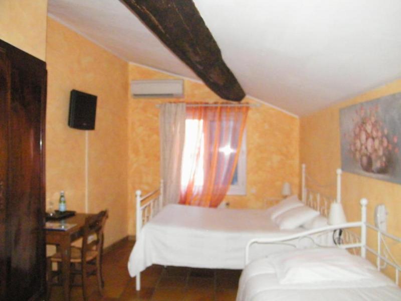 Logis Hotel l'Esquielle image