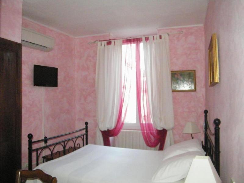Logis Hotel l'Esquielle image