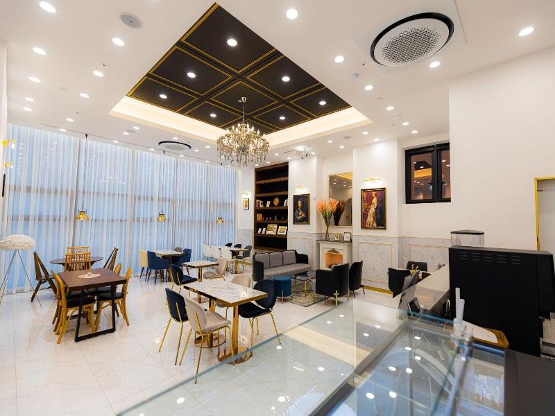 Ashton Hotel image