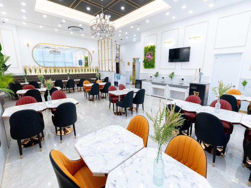 Ashton Hotel image