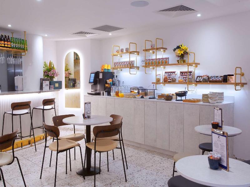 The Z Hotel Trafalgar image