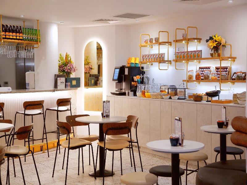 The Z Hotel Trafalgar image
