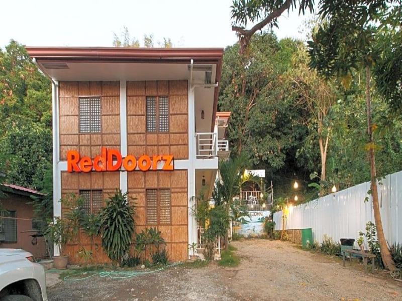 Reddoorz @ Camp Saint John Hotel La Union image