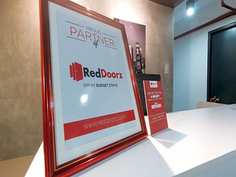 Reddoorz @ Camp Saint John Hotel La Union image