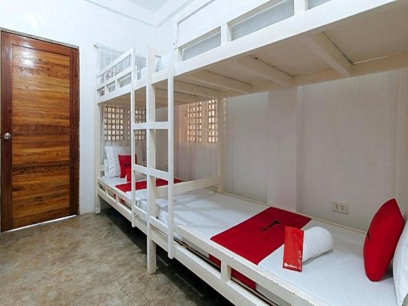 Reddoorz @ Camp Saint John Hotel La Union image