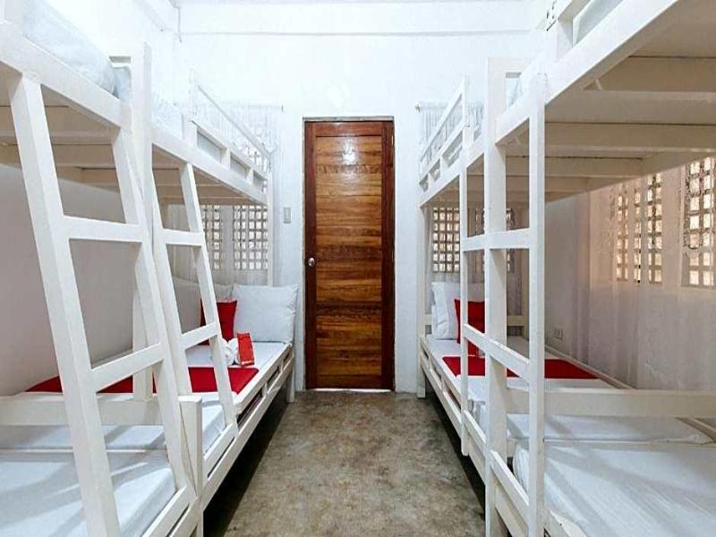 Reddoorz @ Camp Saint John Hotel La Union image