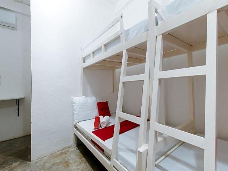 Reddoorz @ Camp Saint John Hotel La Union image