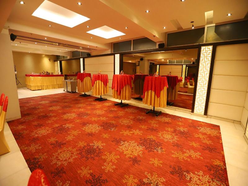 Hotel Amrapali Grand image