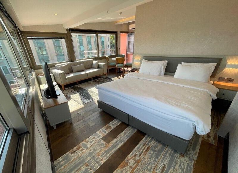 Feri Suites image
