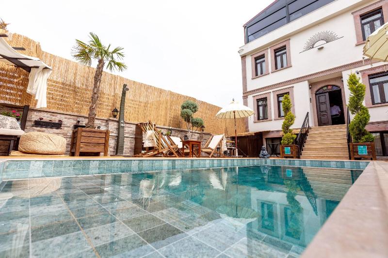Parna Hotel image