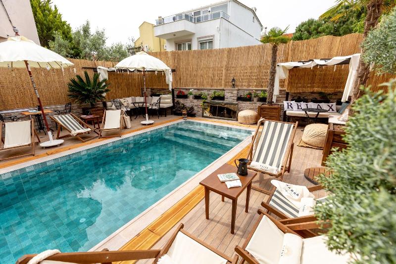 Parna Hotel image
