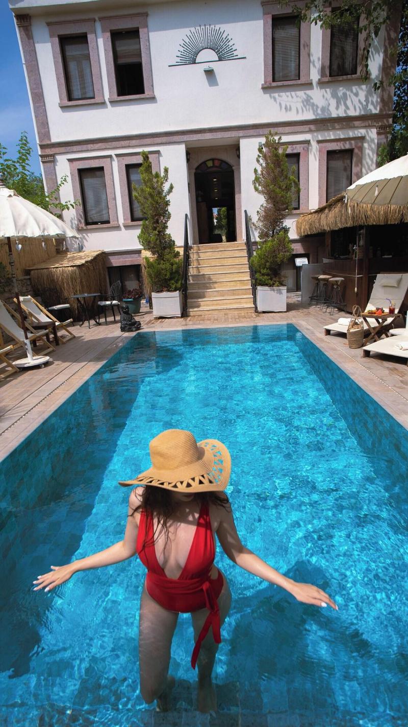 Parna Hotel image