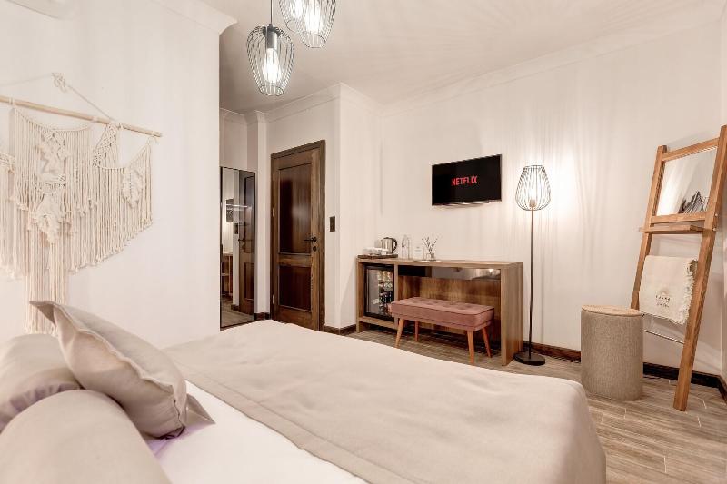 Parna Hotel image