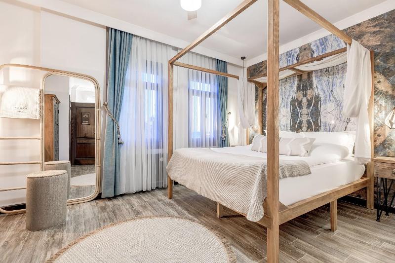 Parna Hotel image