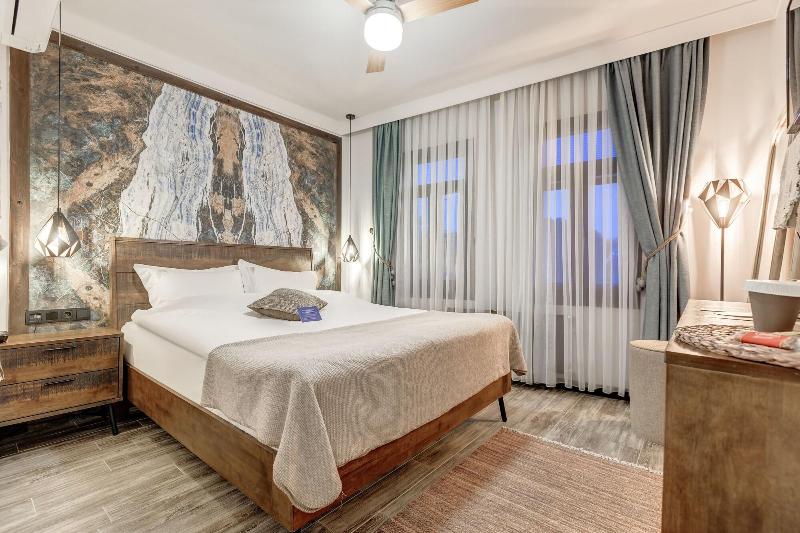 Parna Hotel image