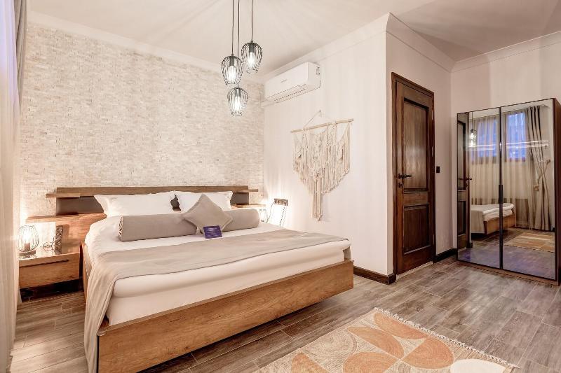 Parna Hotel image