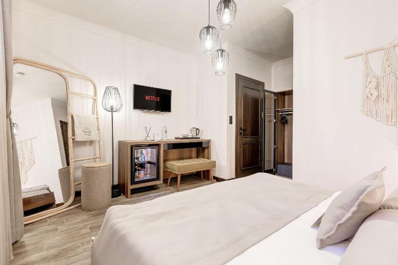 Parna Hotel image