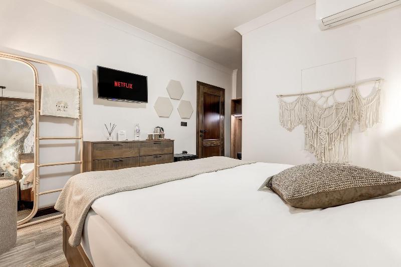 Parna Hotel image