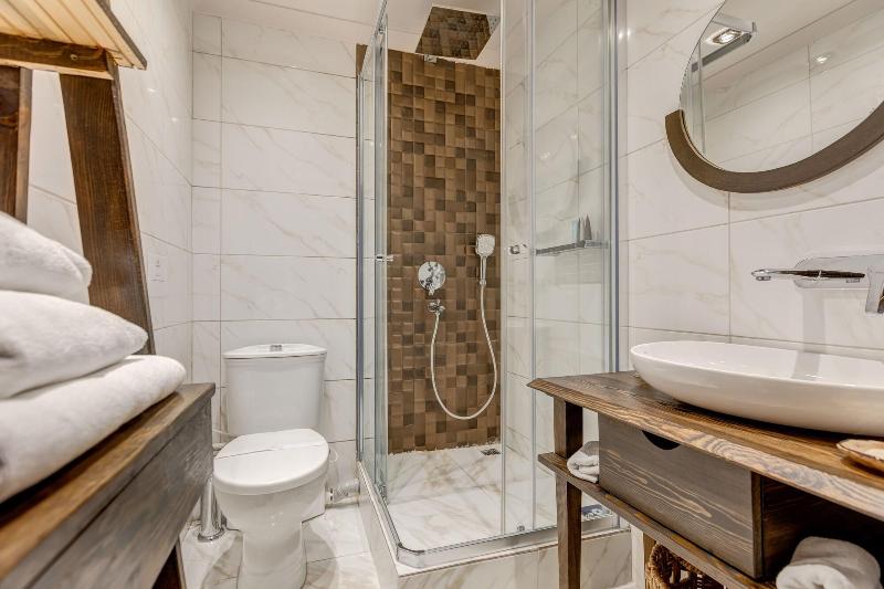 Parna Hotel image