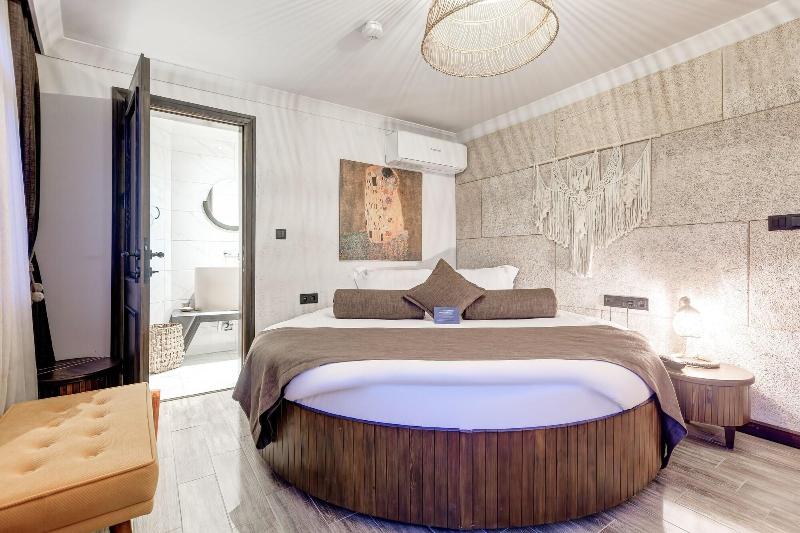 Parna Hotel image