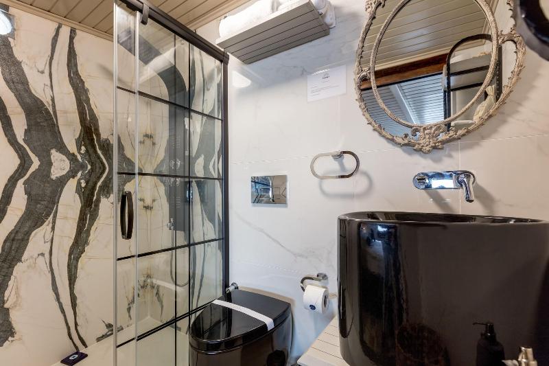 Parna Hotel image