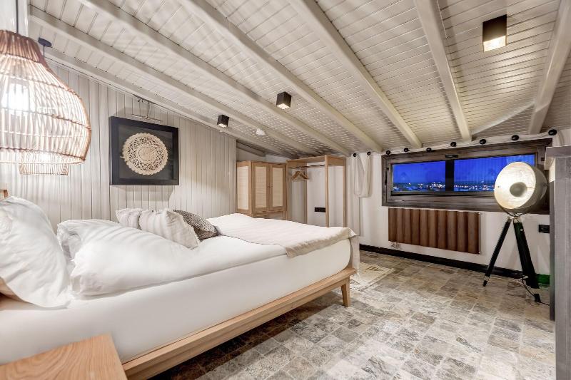 Parna Hotel image