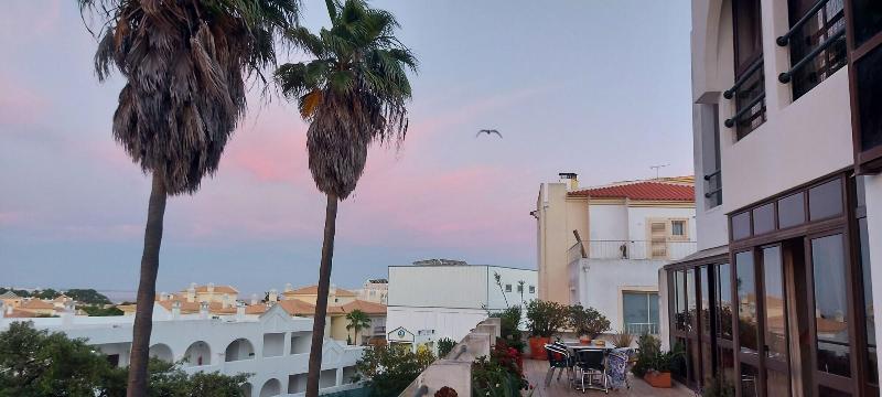Jeannies Oura Estrela Apartamentos image