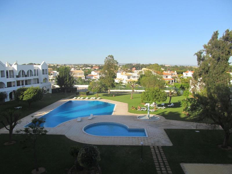 Jeannies Oura Estrela Apartamentos image