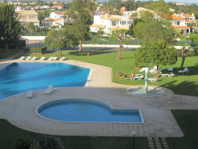 Jeannies Oura Estrela Apartamentos image
