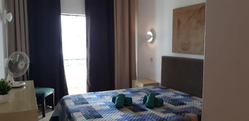 Jeannies Oura Estrela Apartamentos image