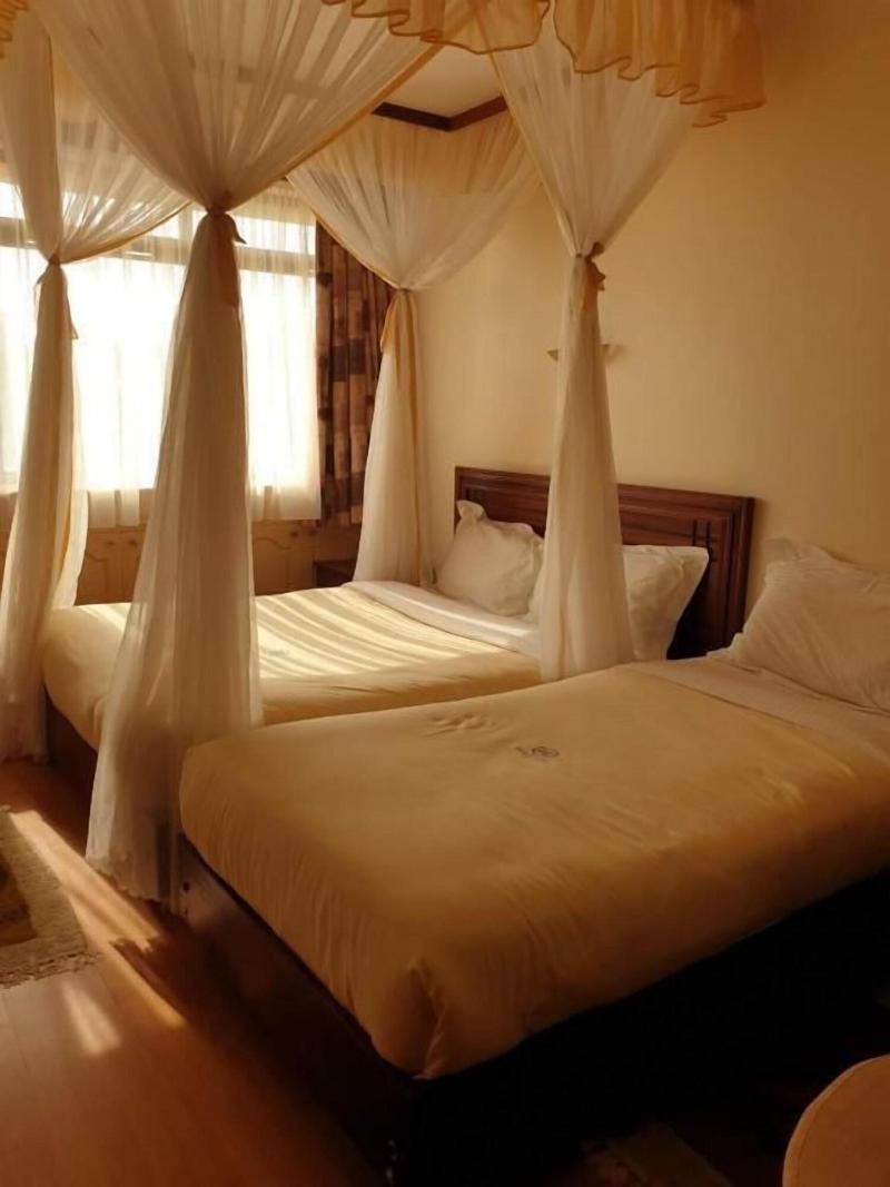 Maxoil Hotel image