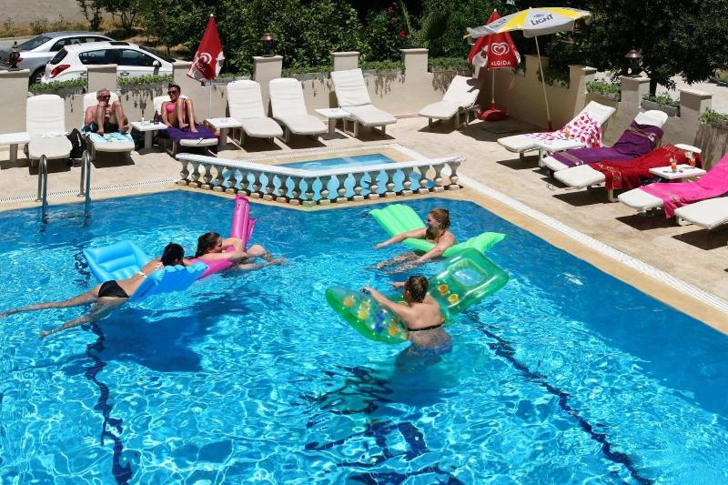Magi Apart Hotel image