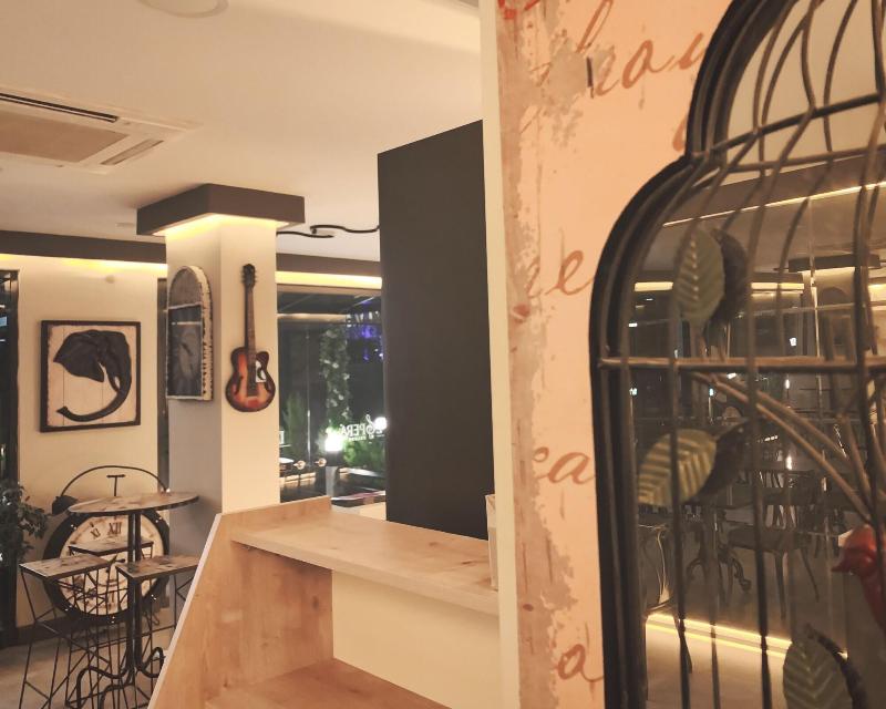 L'opera Deluxe Hotel image