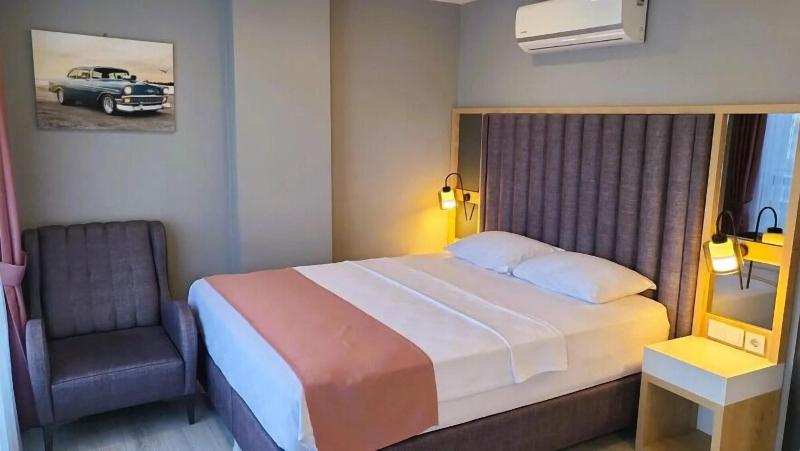 L'opera Deluxe Hotel image