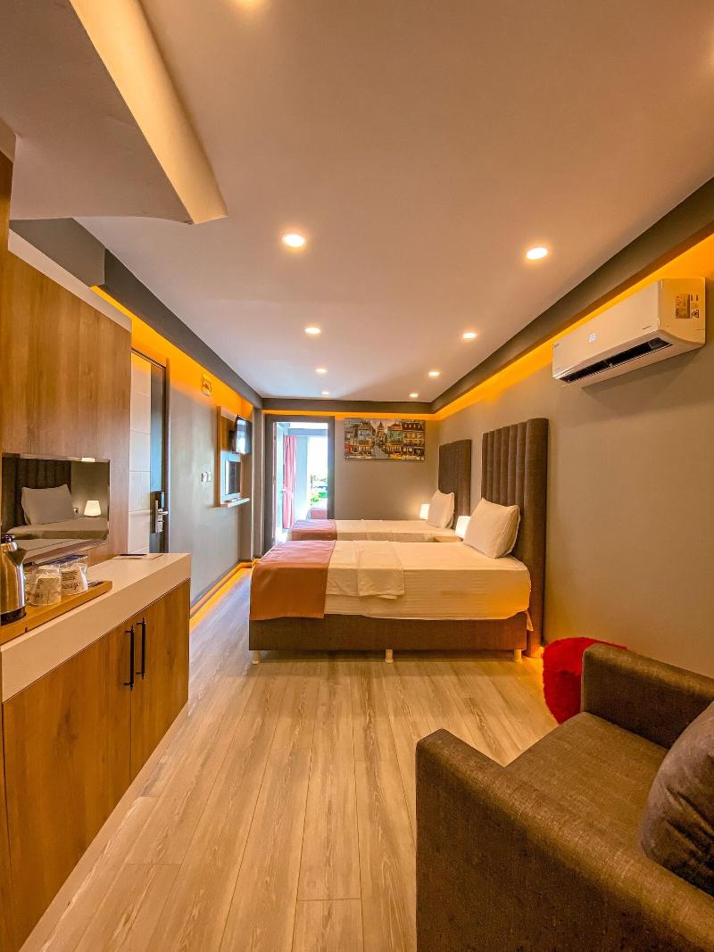 L'opera Deluxe Hotel image