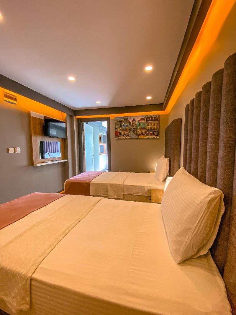 L'opera Deluxe Hotel image