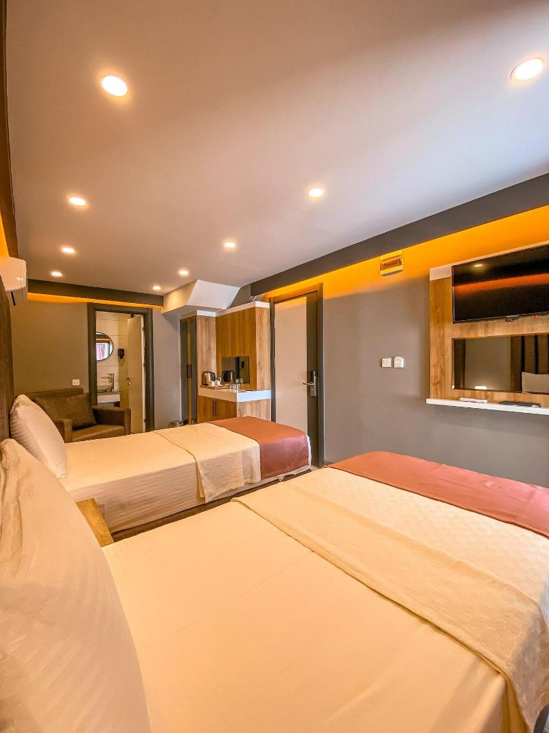 L'opera Deluxe Hotel image