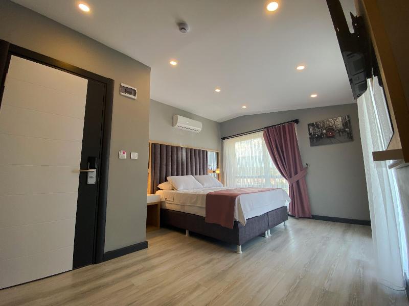 L'opera Deluxe Hotel image