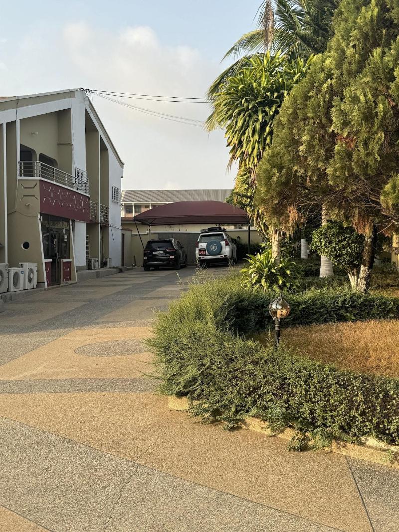 Larosa Executive Guest House image