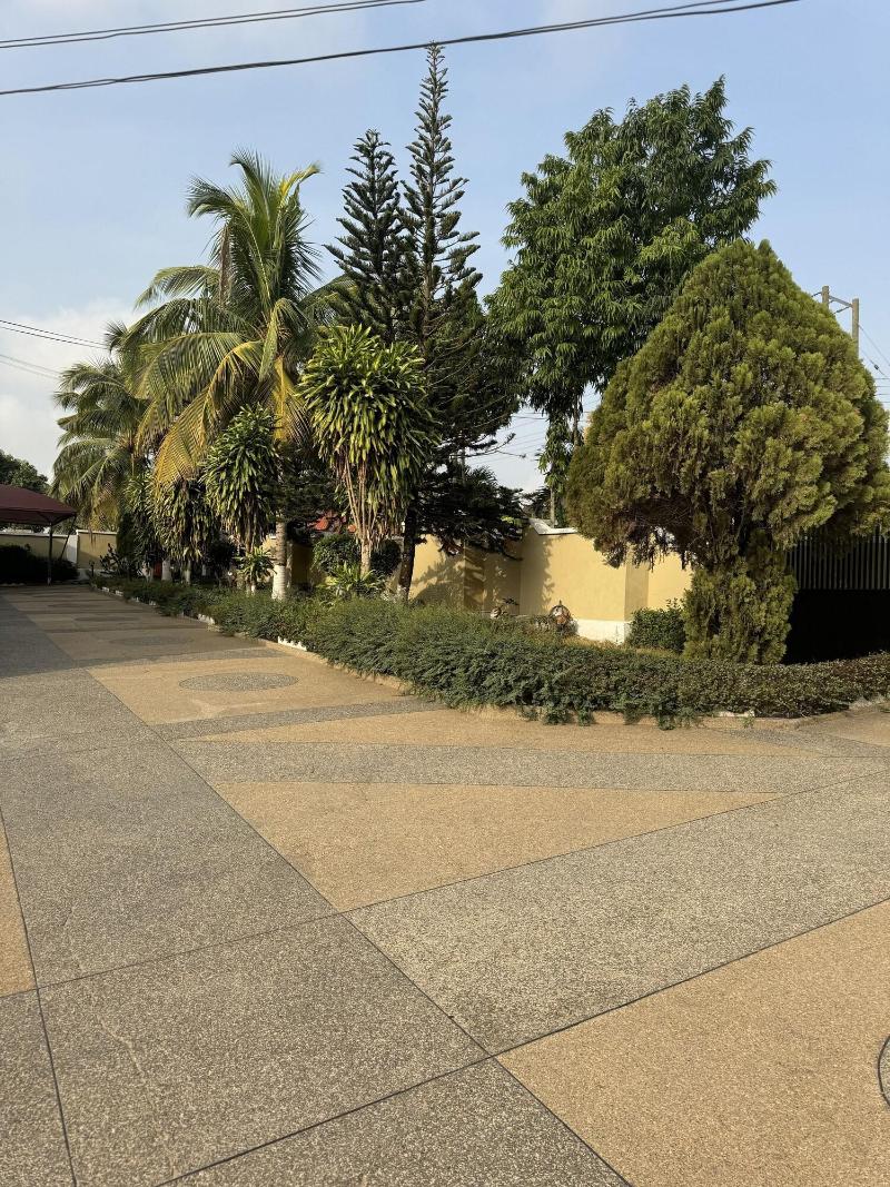 Larosa Executive Guest House image