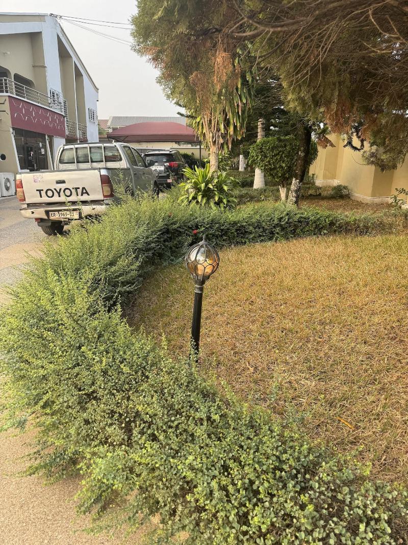 Larosa Executive Guest House image