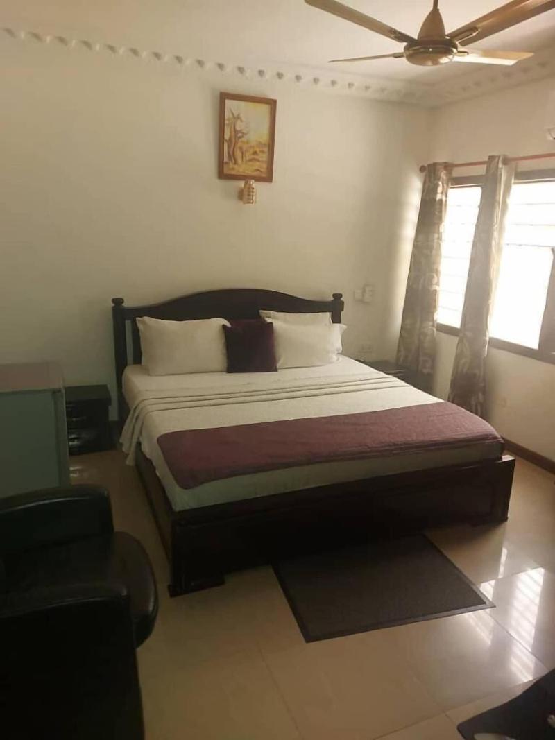 Larosa Executive Guest House image