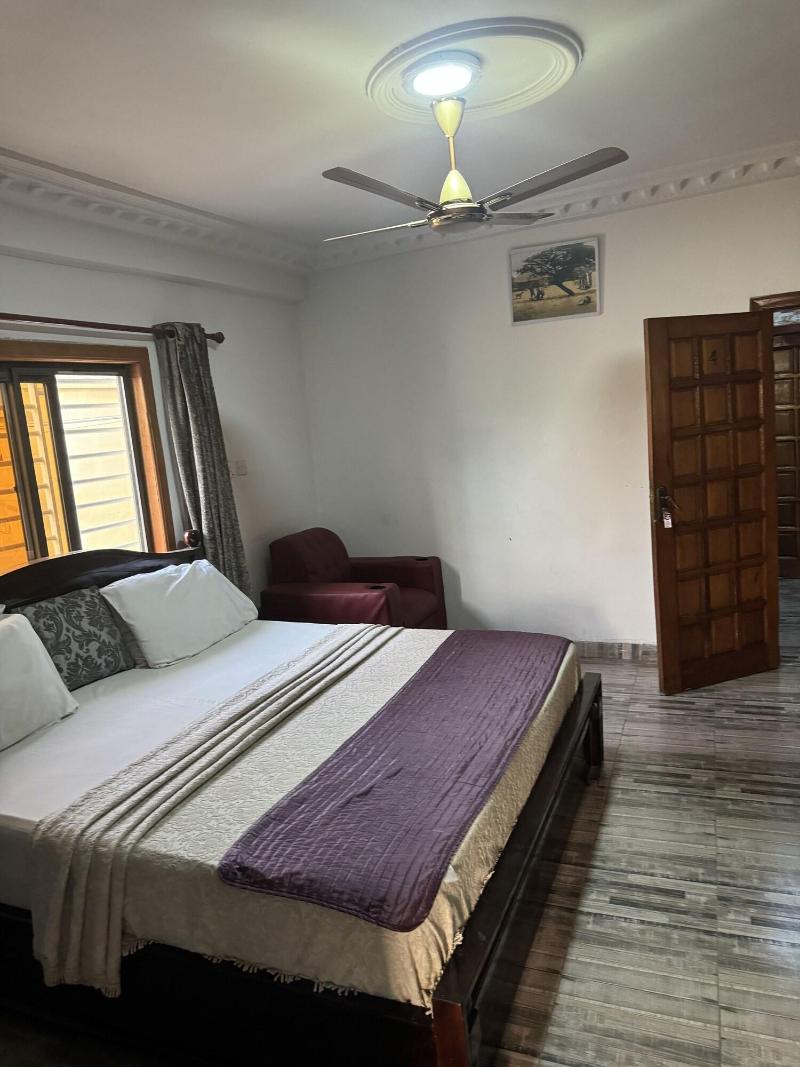 Larosa Executive Guest House image