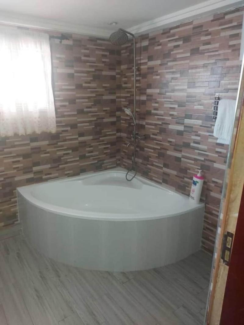 Larosa Executive Guest House image