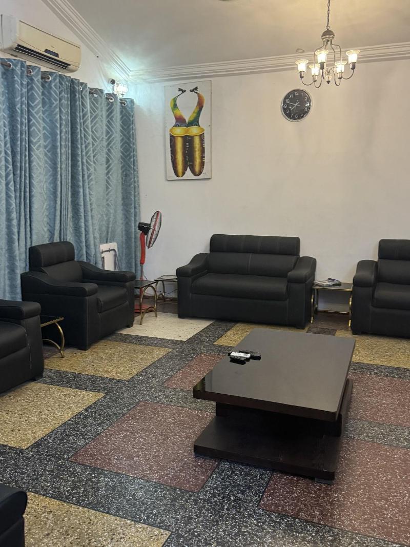 Larosa Executive Guest House image